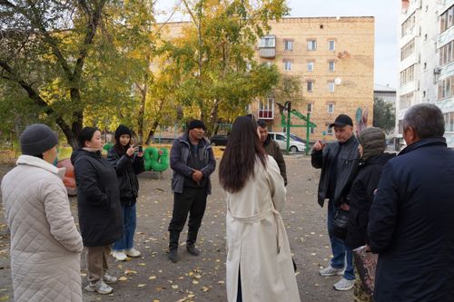 Депутаты Хурала представителей Кызыла обсудили с жителями благоустройство двора