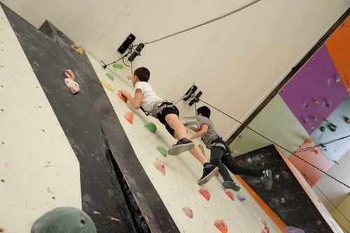 В школе №18 г. Кызыла открылась секция по скалолазанию