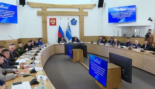 ТР-ниң өөредилге сайыдының хүлээлгезин күүседип турар Ренат Ооржак Тываның Чазааның чыл санында отчедунуң дугайында