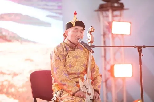 Артист из Тувы выступил перед публикой Башкирии