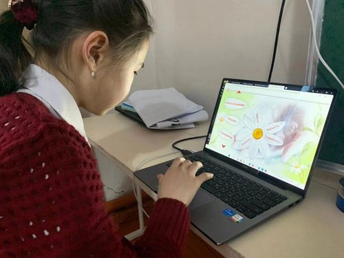 Өөреникчилерге өг-бүлениң үнелиг чүүлдериниң дугайында