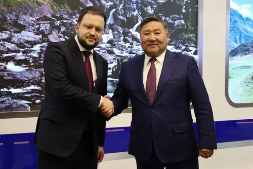 Владислав Ховалыг втретился с руководителем агентства воздушного транспорта Дмитрием Ядровым