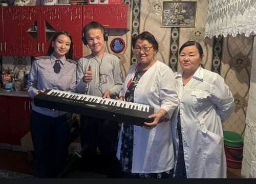 Сотрудники МСЧ УФСИН по Туве приняли участие в акции «Елка желаний»