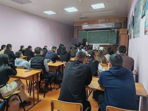 Судебные приставы Тувы помогают молодёжи определиться с выбором профессии