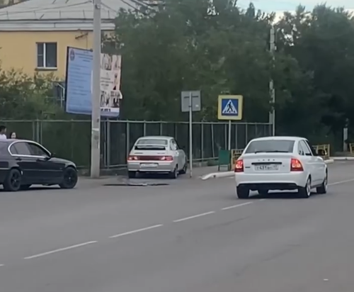 В Туве привлекли к ответственности водителей, устроивших дискотеку на проезжей части