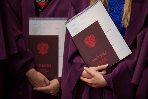 В Туве дополнили перечень льгот для краснодипломников