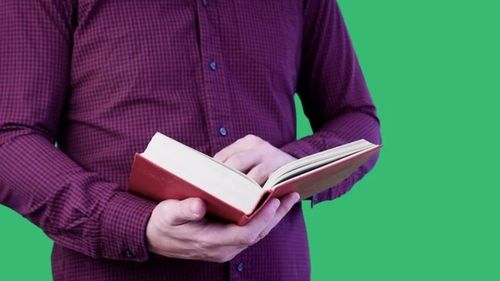 Шолбана Белек-оол стала победителем розыгрыша книги от Красноярскстата