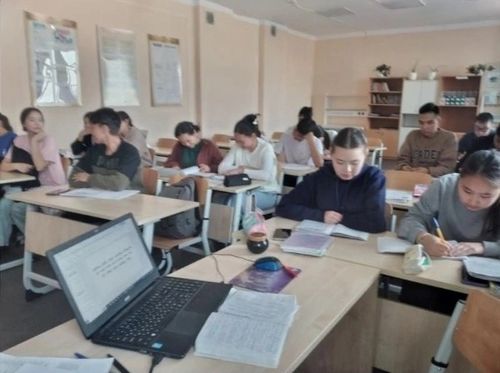 Выпускники 11-х классов Тувы готовятся к итоговому сочинению