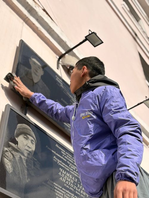 Кадеты Тувы привели в порядок мемориалы героям СВО