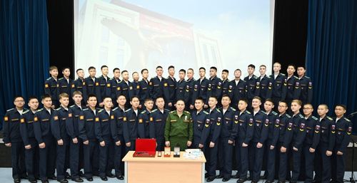 Герой СВО Азият Кужугет встретился с кадетами КПКУ