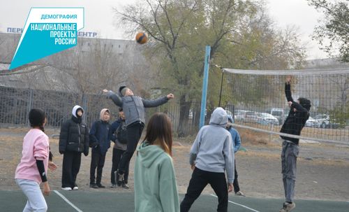 В одной из школ Кызыла построили универсальную спортплощадку с искусственным покрытием