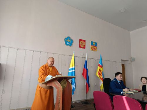 В Овюрском районе обсудили меры по профилактике алкоголизма