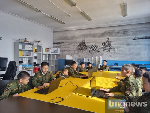 Воспитанникам Тувинского кадетского корпуса рассказали, как обезопасить свой смартфон