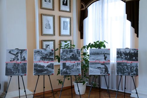 В здании Верховного Хурала открыт историко-документальный фотопроект «Летописцы истории – Спираль времени сквозь объективы фотокамер»