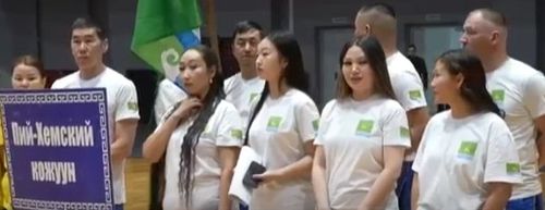 Владислав Ховалыг поздравил работников ЖКХ Тувы с профессиональным праздником