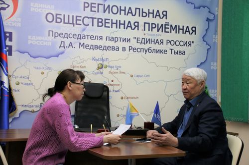 Председатель Верховного Хурала Тувы провел прием граждан