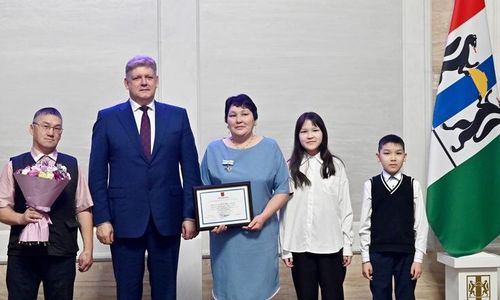 В День Конституции полномочный представитель вручил государственные награды жителям Новосибирской области