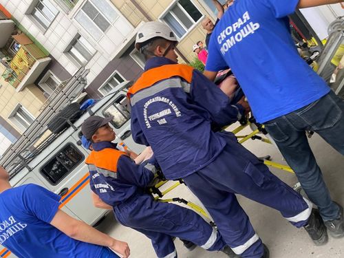 В Туве спасли женщину, которая хотела выпрыгнуть с балкона многоэтажки