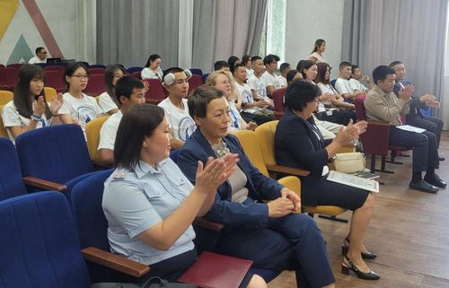 «Аныяктар компазы» төлевилел: Назы четпээн уруглар аңгы-аңгы мергежилдер-биле таныжар
