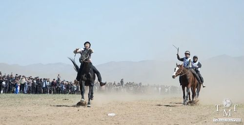 В Дзун-Хемчикском районе торжественно открыли 33-й сезон республиканских конных скачек