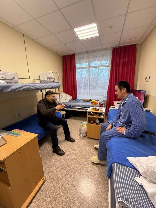 Глава Тувы посетил раненых участников СВО в подмосковном госпитале