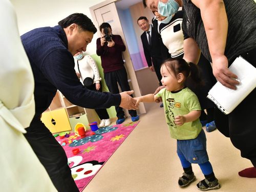 Глава Тувы посетил новый детсад в пгт. Каа-Хем