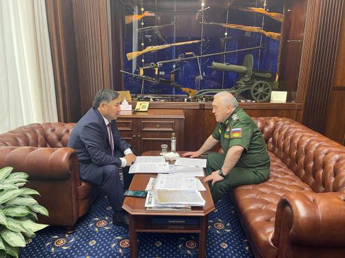 Глава Тувы встретился с первым заместителем министра обороны Русланом Цаликовым