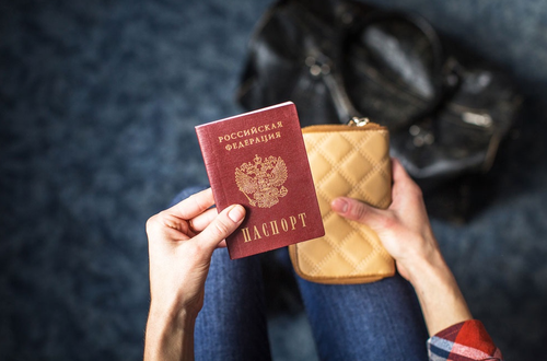 Защита от цифровых двойников. Насколько законно требование прислать фото с паспортом?