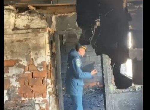 В Монгун-Тайгинском районе пожарные спасли женщину при пожаре из-за курения