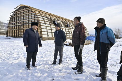 Глава Тувы проинспектировал обновленный Дом культуры и строительство спортзала в селе Уюк