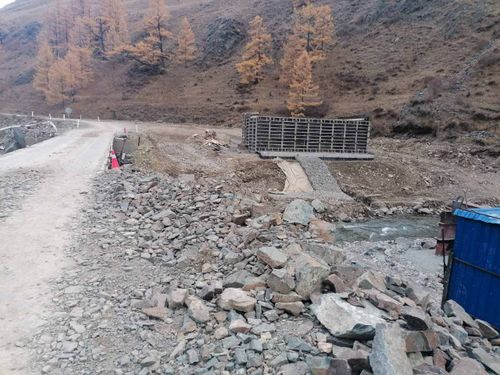 В Монгун-Тайгинском районе восстанавливают моста через р. Барлык