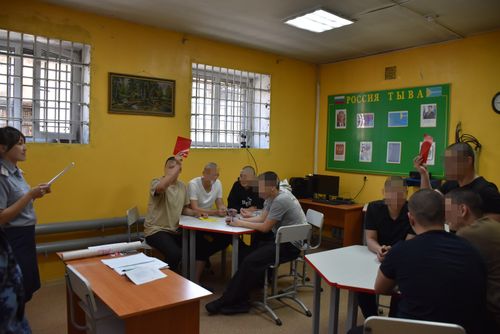 С несовершеннолетними Тувы, находящимися в СИЗО, проведена квест-игра на тему «Скажи наркотикам НЕТ»