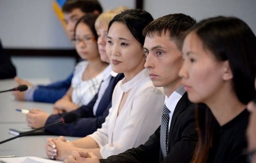 Выпускники ВУЗов СУЗов 2022 года могут выиграть грант главы Тувы