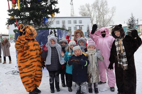 В Туране открыли главную елку города