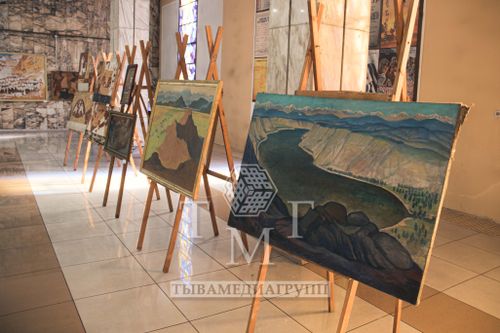 «Любовь к искусству с самого детства»: В Туве открылась выставка художника-монументалиста Вячеслава Самия