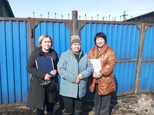 Военкомат и Соцфонд Тувы навестили семью погибшего участника СВО