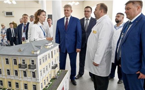 Анатолий Серышев посетил объекты здравоохранения в Омске
