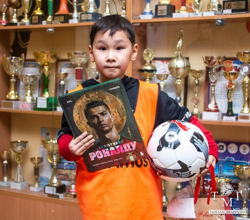 Чаа чылдың тоолчургу илби-шидизи:Владислав Ховалыг уругларның күзелдерин боттандырган