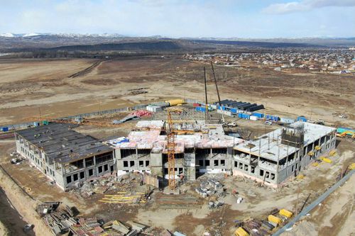 Глава Тувы обсудил с замминистра строительства РФ ход строительства школ в республике