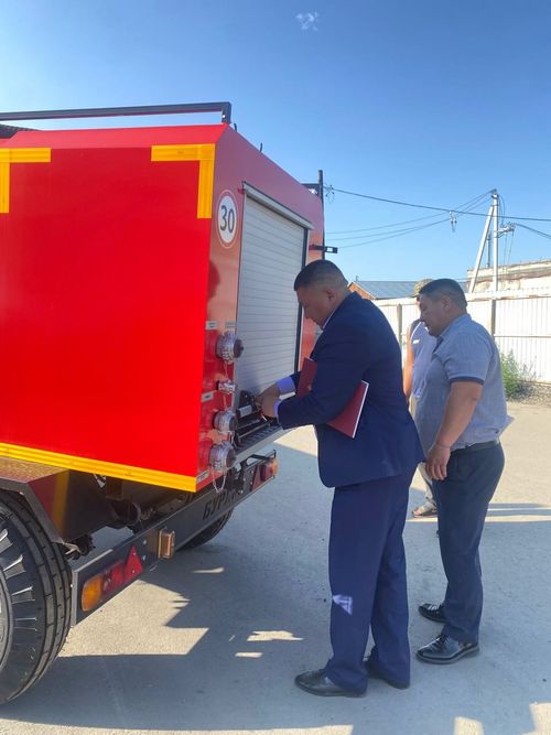 Добровольным пожарным Улуг-Хемского и Тандинского районов вручены мобильные пожарные комплексы