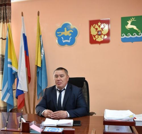 Председатель Пий-Хемского района Владимир Байыр-оол ответил на актуальные обращения жителей