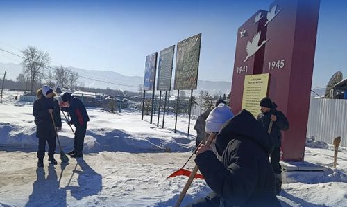 10 подростков из села Межегей трудоустроены благодаря программе занятости