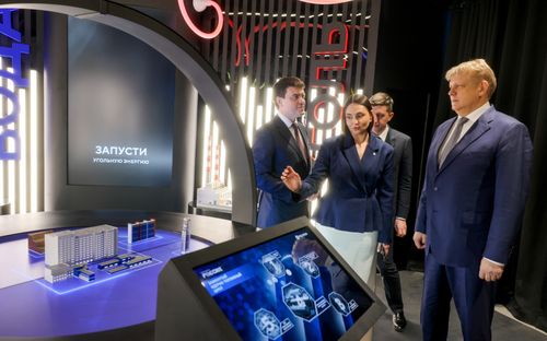 Полпред посетил единственный филиал Национального центра «Россия» в Сибирском федеральном округе