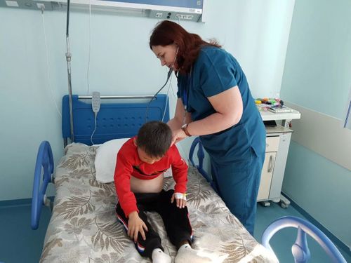 В Туве запустили единую информационную платформу для поиска помощников по уходу «Здесь помогают»