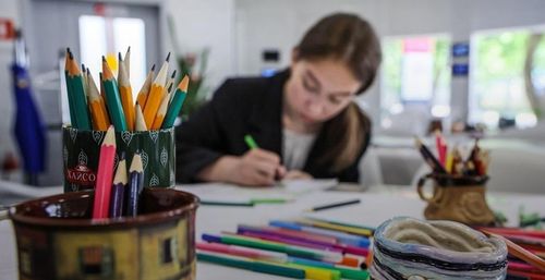 Число самозанятых подростков в РФ достигло почти 100 тыс.