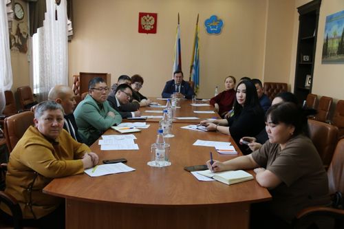 В Верховном Хурале обсудили предложение о создании этнокультурного уголка для КМНС