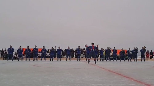 Духовой оркестр Правительства Республики Тыва открыл турнир по хоккею «Хоккей на озере»