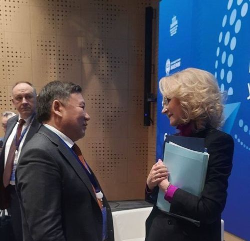 Владислав Ховалыг обсудил с Татьяной Голиковой вопросы поддержки семей