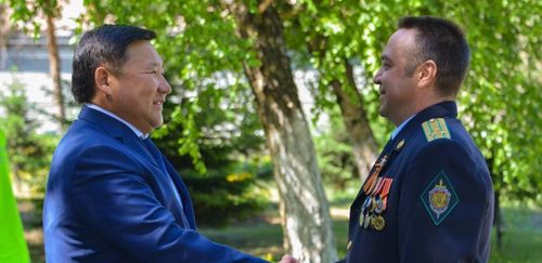 В Туве наградили сотрудников Пограничного управления