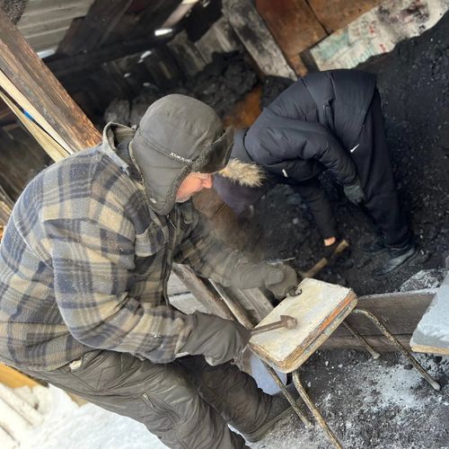 "Добрые сердца Тувы" помогли жителю блокадного Ленинграда с погрузкой угля